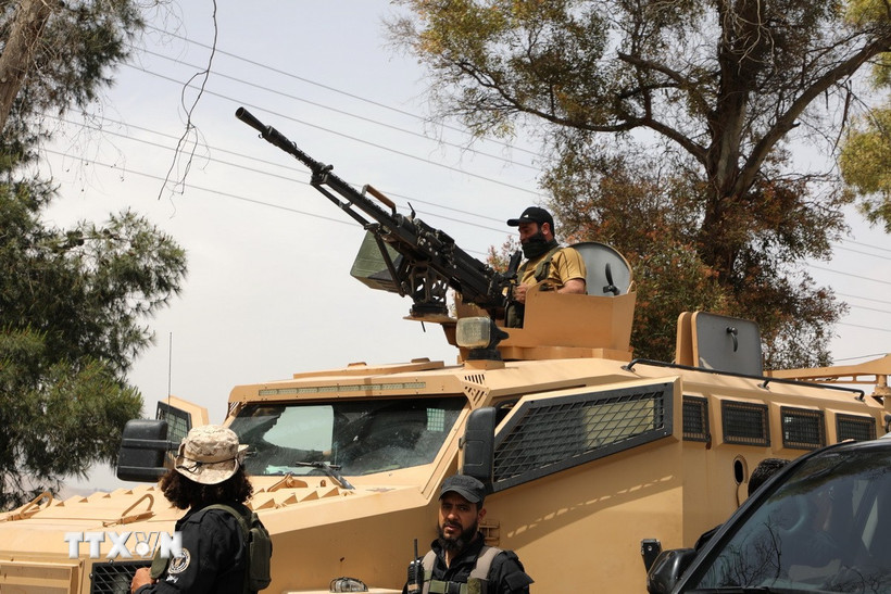 Các lực lượng an ninh Syria được triển khai tại thị trấn Ashrafiyat Sahnaya, phía Tây Nam Damascus (Syria) ngày 30/4/2025. (Ảnh: THX/TTXVN)