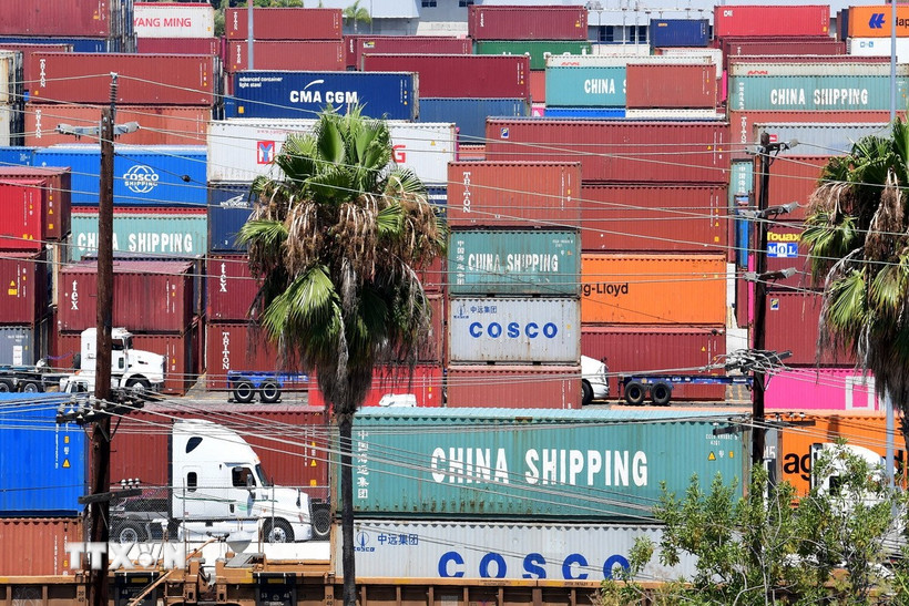 Các container hàng hóa Trung Quốc tại cảng Long Beach, bang California (Mỹ). (Ảnh: AFP/TTXVN)
