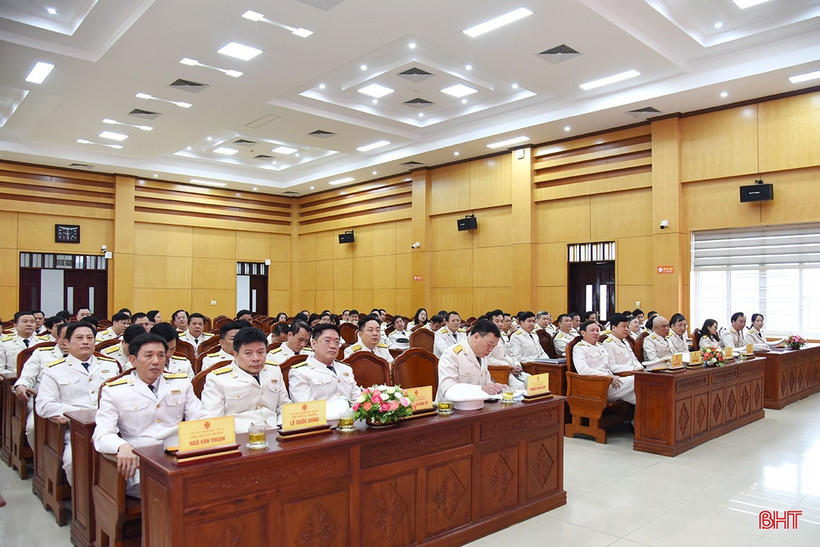 Đại biểu dự Hội nghị công bố và trao các quyết định về công tác cán bộ do Chi cục Thuế khu vực XI (Hà Tĩnh, Quảng Bình, Quảng Trị) tổ chức tại thành phố Hà Tĩnh, sáng 16/3 vừa qua. (Nguồn: Báo Hà Tĩnh)