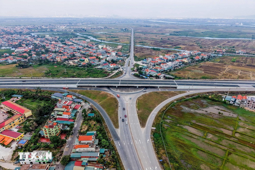 Hạ tầng đô thị, giao thông thị xã Quảng Yên (tỉnh Quảng Ninh). (Ảnh: Hoàng Hiếu/TTXVN)