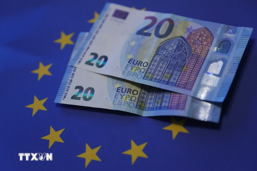 Đồng tiền mệnh giá 20 euro tại Brussels (Bỉ). (Ảnh: THX/TTXVN)