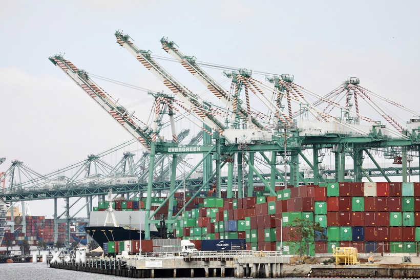 Quang cảnh cảng hàng hóa tại Los Angeles, California (Mỹ). (Ảnh: THX/TTXVN)