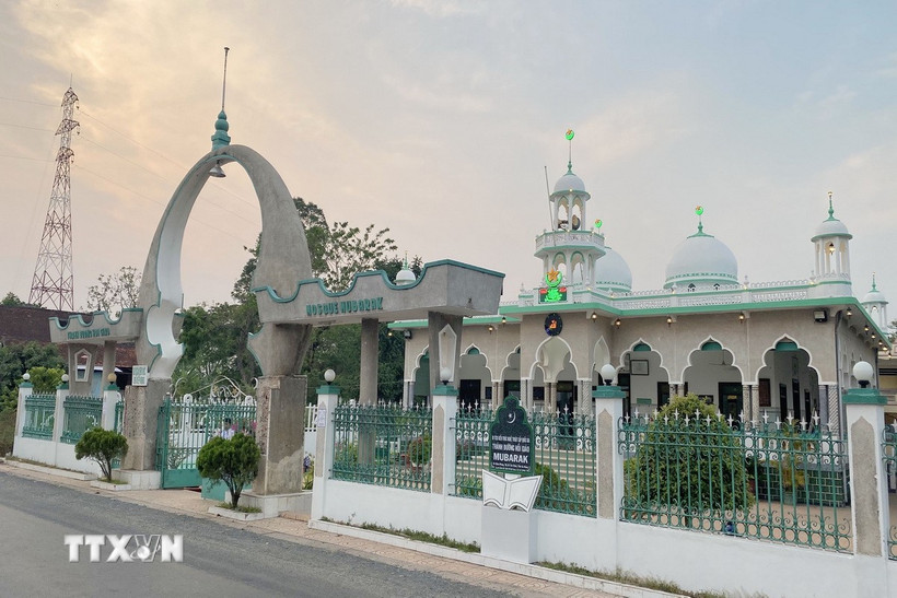 Một góc Thánh đường Mubarak tại xã Châu Phong, thị xã Tân Châu (An Giang) trong Tháng Ramadan năm ngoái. (Ảnh minh họa: Công Mạo/TTXVN)