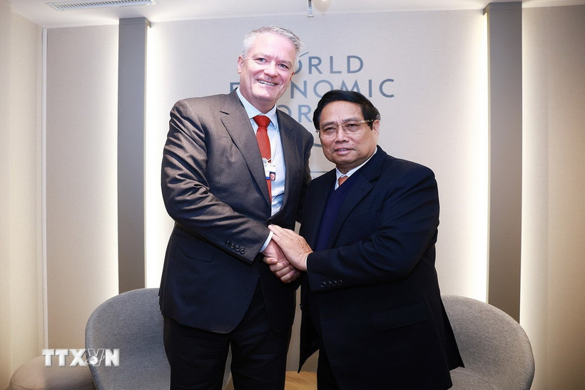 Thủ tướng Phạm Minh Chính gặp Tổng Thư ký Tổ chức Hợp tác và Phát triển kinh tế (OECD) Mathias Cormann. (Ảnh: Dương Giang/TTXVN)