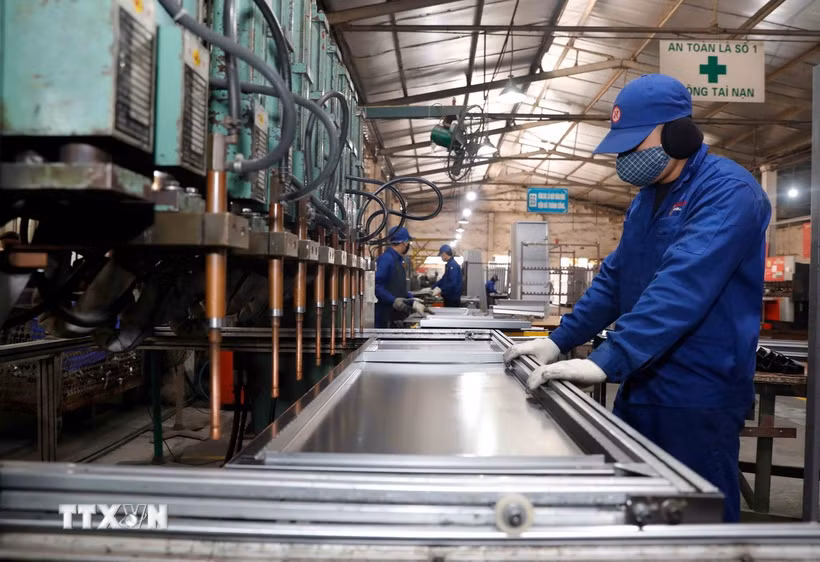 Hoạt động tại xưởng đột dập của Công ty Cổ phần Xuân Hòa, tỉnh Phú Thọ. (Ảnh: Trần Việt/TTXVN)