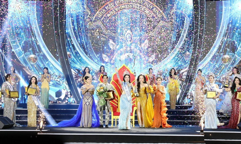 Tân Hoa hậu Nguyễn Thị Thu Hiền đăng quang. (Ảnh: Đức Phương/TTXVN)