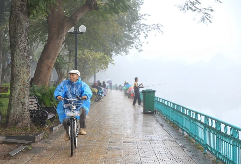 Khu vực Bắc Bộ nhiều mây, sáng sớm có mưa nhỏ, mưa phùn và sương mù rải rác. (Ảnh: Nguyễn Hoa/TTXVN phát)