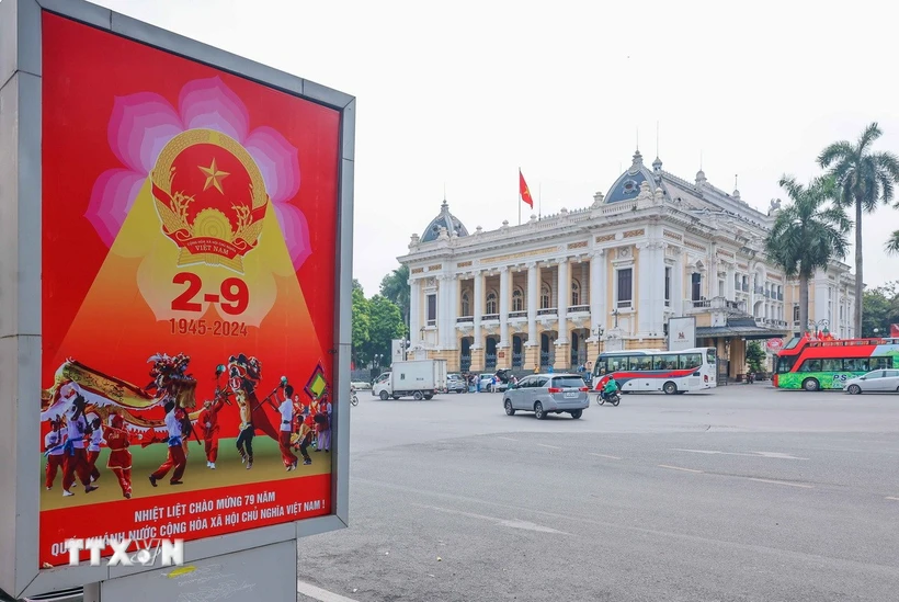 Pano chào mừng Quốc khánh được đặt tại Quảng trường Cách mạng tháng Tám ở Trung tâm Thủ đô Hà Nội, dịp 2/9 năm ngoái. (Ảnh: Hoàng Hiếu/TTXVN)