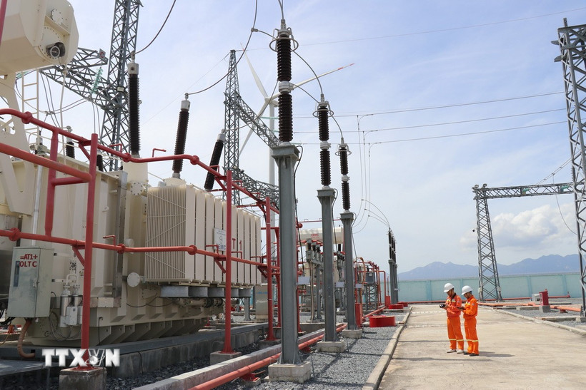 Trạm biến áp 220kV và đường dây đấu nối tại một tỉnh Nam Trung Bộ. (Ảnh: Nguyễn Thành/TTXVN)