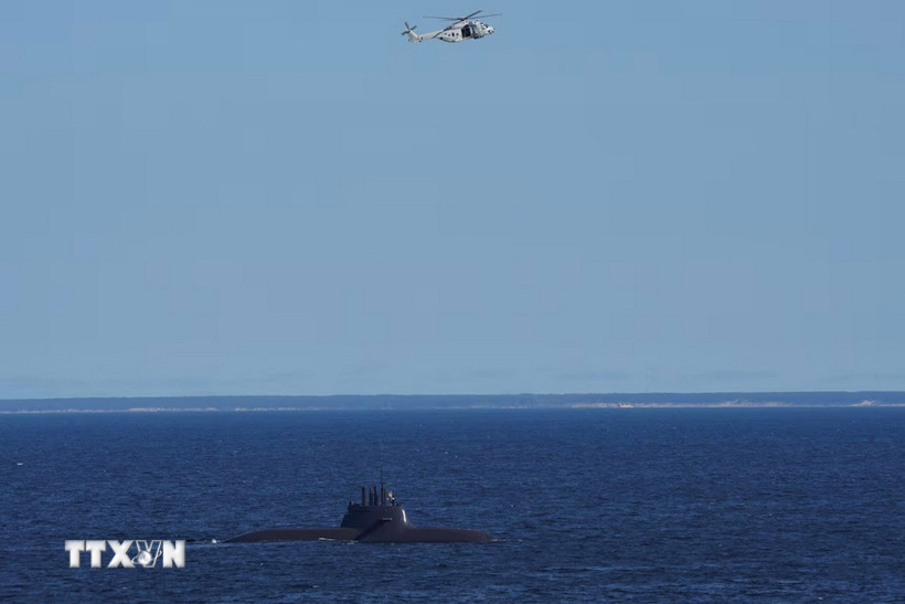 Tàu ngầm U-32 của Đức tuần tra trên biển Baltic trong một cuộc tập trận hồi năm 2023. (Ảnh: Reuters/TTXVN)