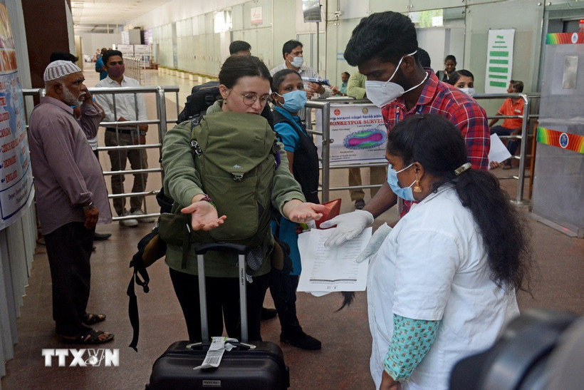 Tầm soát bệnh tại sân bay ở Chennai (Ấn Độ), ngày 16/7/2024. (Ảnh: ANI/TTXVN)