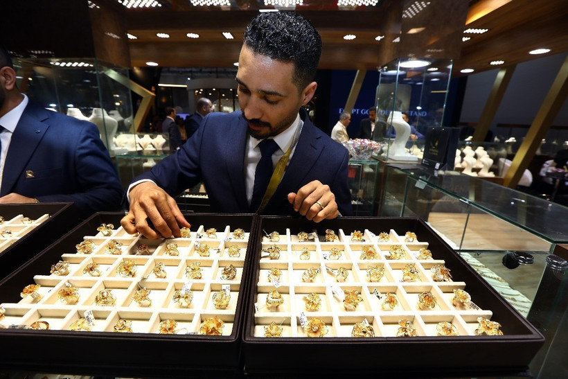 Trang sức vàng được trưng bày tại triển lãm ở Cairo (Ai Cập). (Ảnh: THX/TTXVN)