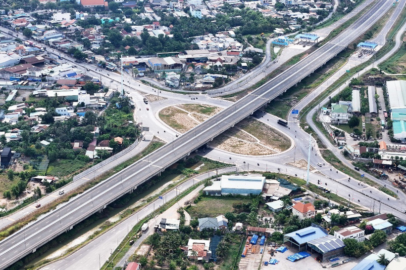 Nút giao cao tốc Bến Lức-Long Thành với Quốc lộ 1, huyện Bình Chánh (Thành phố Hồ Chí Minh). (Ảnh: Hồng Đạt/Vietnam+)