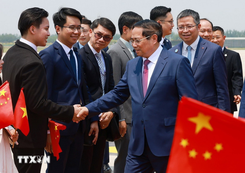 Lễ đón Thủ tướng Phạm Minh Chính đến Thiên Tân bắt đầu chuyến tham dự Hội nghị thường niên các nhà tiên phong lần thứ 16 của WEF. (Ảnh: Dương Giang/TTXVN)