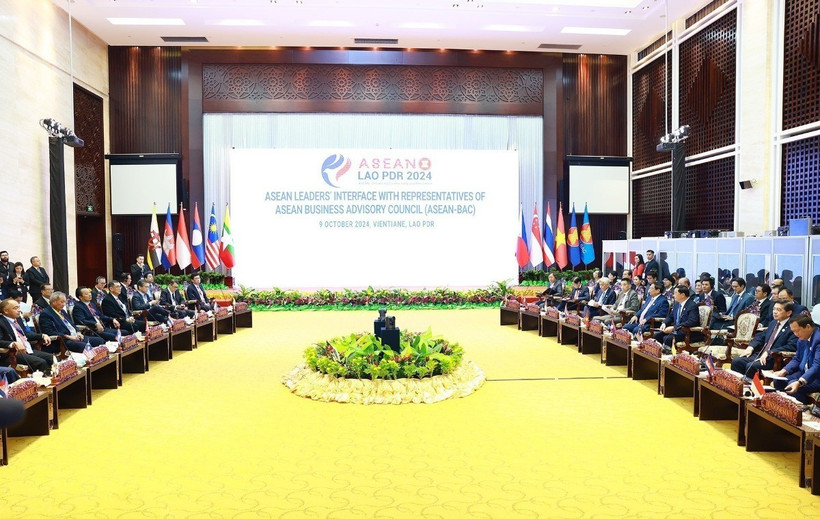 Phiên đối thoại của lãnh đạo ASEAN với đại diện Hội đồng Tư vấn Kinh doanh ASEAN, diễn ra tại Thủ đô Vientiane (Lào) hồi tháng 10 năm ngoái. (Ảnh: Dương Giang/TTXVN)