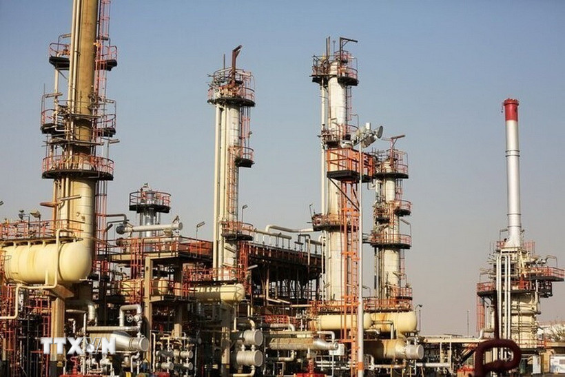 Một nhà máy lọc dầu của Iran. (Ảnh: IRNA/TTXVN)