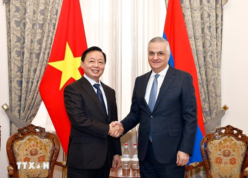 Phó Thủ tướng Trần Hồng Hà và Phó Thủ tướng Armenia Mher Grigoryan. (Ảnh: Doãn Tấn/TTXVN)