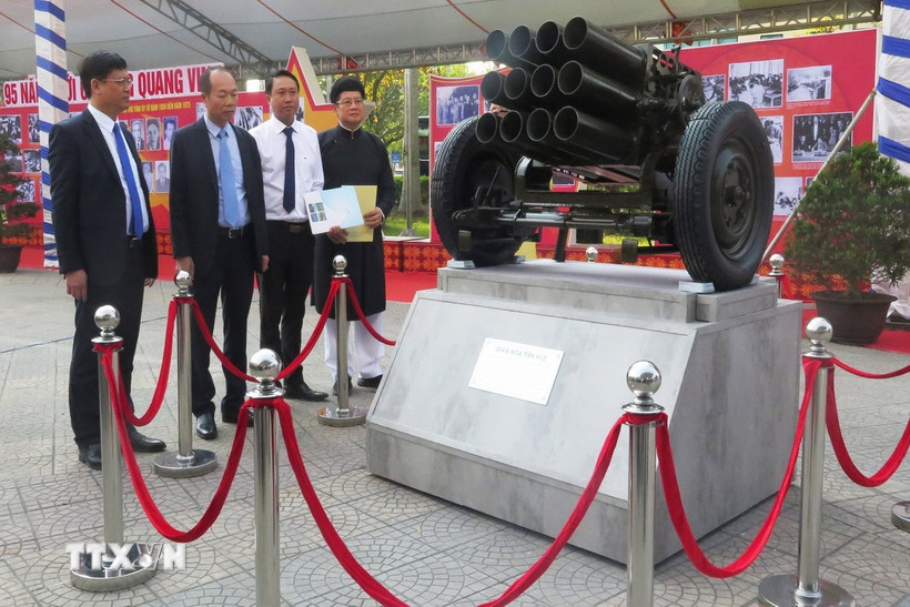 Giàn hỏa tiễn H12 trang bị cho Đại đội 14, Trung đoàn 4 Quân khu Trị Thiên sử dụng và lập nhiều chiến công, đặc biệt giàn hỏa tiễn này đã tấn công vào căn cứ Phổ Lại, xã Phong Sơn, huyện Phong Điền vào ngày 8/3/1975 mở màn cho cuộc tổng tấn công và nổi dậy Xuân 1975, giải phóng Huế. (Ảnh: Tường Vi/TTXVN)