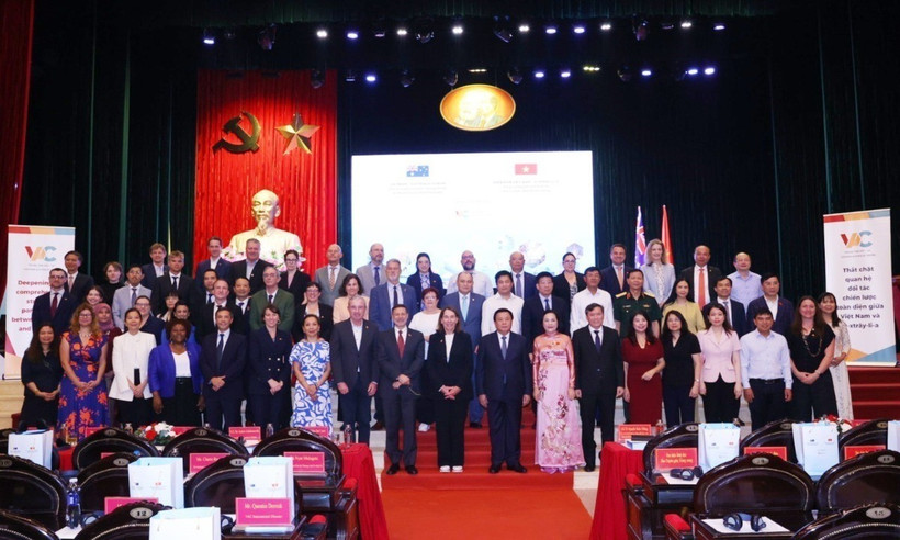 Các đại biểu chụp ảnh chung tại Diễn đàn Việt Nam-Australia lần thứ hai, diễn ra tại Hà Nội hồi tháng Tám năm ngoái. (Ảnh: Văn Điệp/TTXVN)