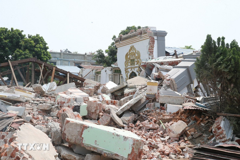 Toà nhà bị phá hủy trong trận động đất tại Sagaing (Myanmar), ngày 1/4/2025. (Ảnh: THX/TTXVN)