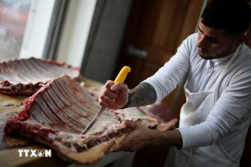 Thịt bò được bán ở cửa hàng tại Buenos Aires (Argentina). (Ảnh: Reuters/TTXVN)