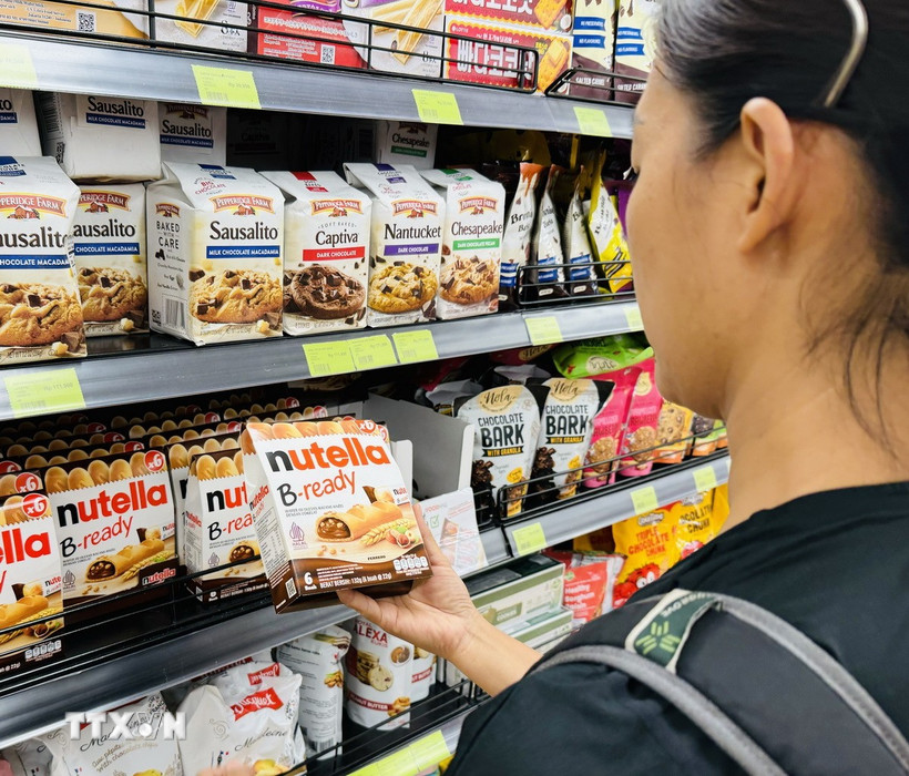 Người tiêu dùng lựa chọn sản phẩm Halal. (Ảnh minh họa: Đỗ Quyên/TTXVN)