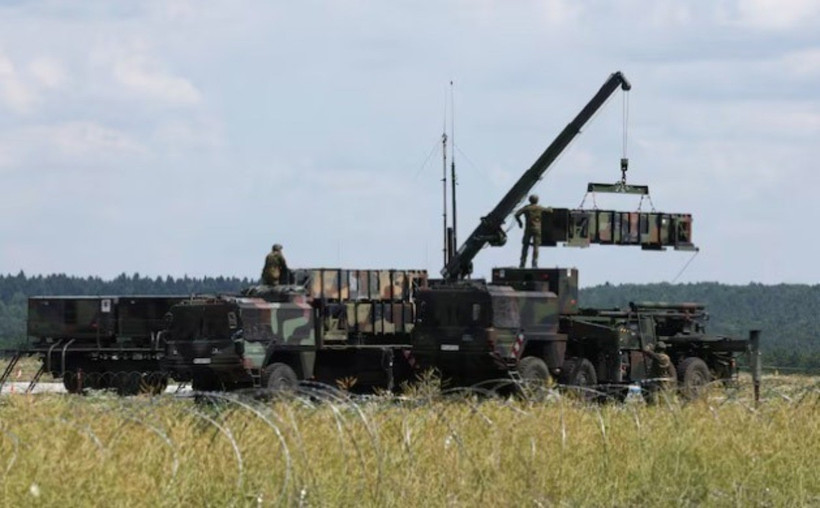 Hệ thống phòng không Patriot của Đức tại căn cứ quân sự gần Zamosc (Ba Lan). (Ảnh: Reuters/TTXVN)