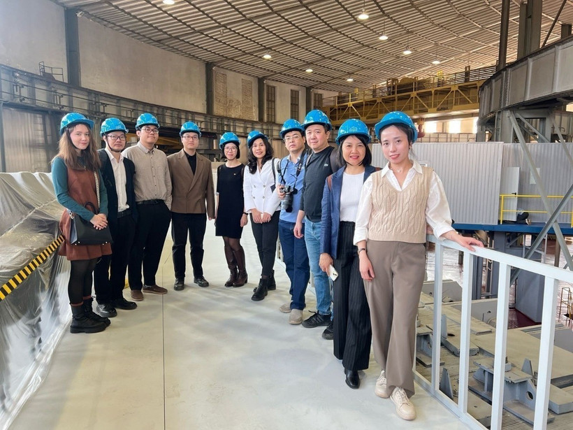 Các nhà khoa học trẻ Việt Nam tại JINR. (Ảnh: Tâm Hằng/TTXVN)