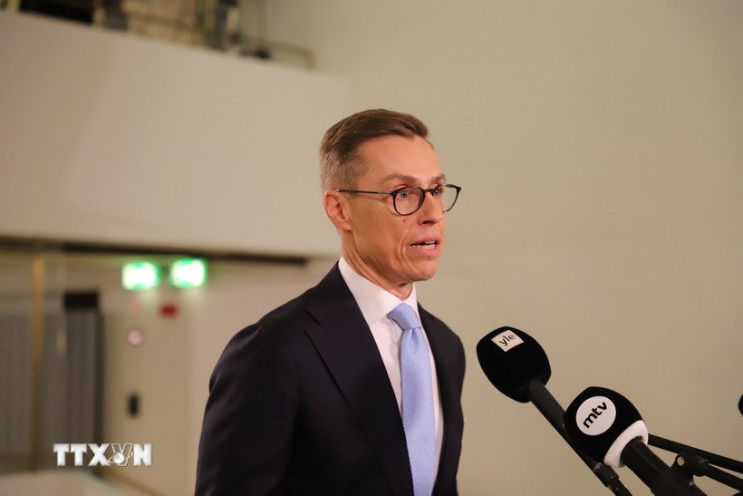 Ông Alexander Stubb phát biểu với báo giới tại Helsinki hồi đầu năm ngoái. (Ảnh: THX/TTXVN)