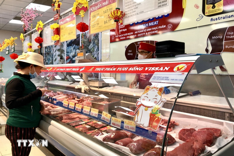 Các sản phẩm thịt được bày bán tại siêu thị ở Thành phố Hồ Chí Minh. (Ảnh: Mỹ Phương/TTXVN)
