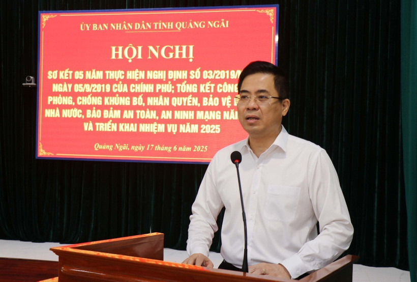 Phó Bí thư Tỉnh ủy, Chủ tịch Ủy ban Nhân dân tỉnh Quảng Ngãi Nguyễn Hoàng Giang phát biểu tại Hội nghị. (Ảnh: Phạm Cường/TTXVN)