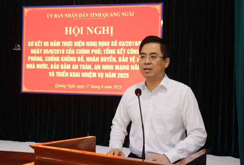 Phó Bí thư Tỉnh ủy, Chủ tịch Ủy ban Nhân dân tỉnh Quảng Ngãi Nguyễn Hoàng Giang phát biểu tại Hội nghị. (Ảnh: Phạm Cường/TTXVN)