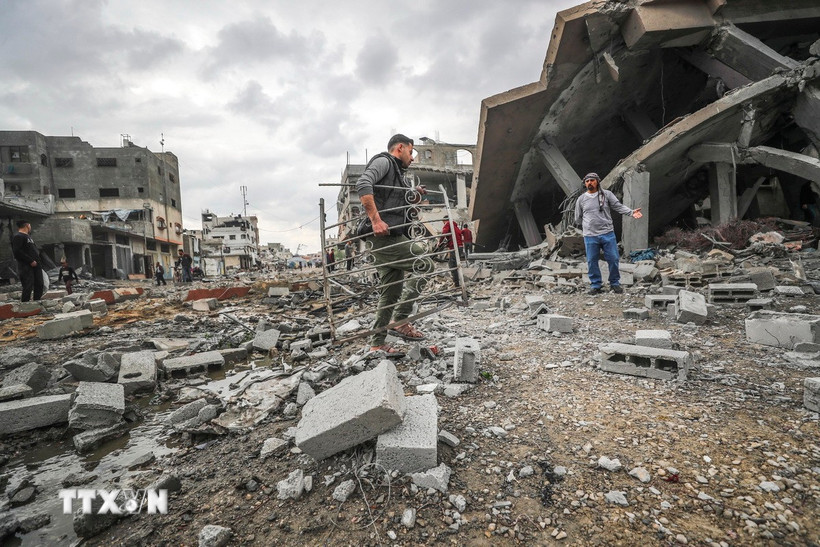 Các tòa nhà bị phá hủy sau cuộc không kích của Israel tại trại tị nạn Jabalia, Dải Gaza, ngày 12/4/2025. (Ảnh: THX/TTXVN)
