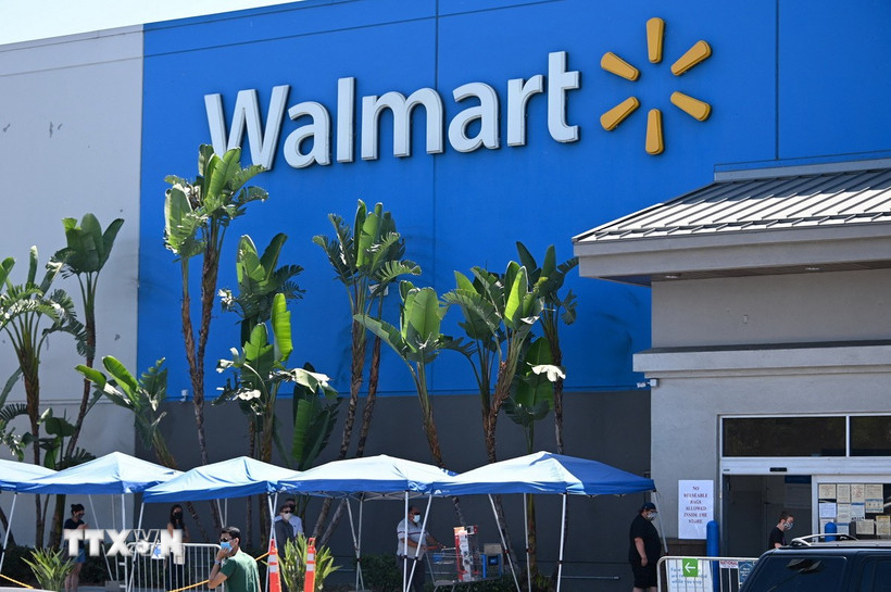 Một cửa hàng Walmart tại Burbank, California (Mỹ). (Ảnh: AFP/TTXVN)