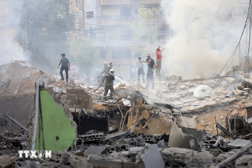 Tòa nhà bị phá hủy sau cuộc không kích của Israel tại Beirut (Liban). (Ảnh: THX/TTXVN)