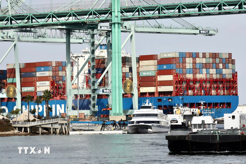 Quang cảnh cảng hàng hóa tại Los Angeles, California (Mỹ). (Ảnh: THX/TTXVN)
