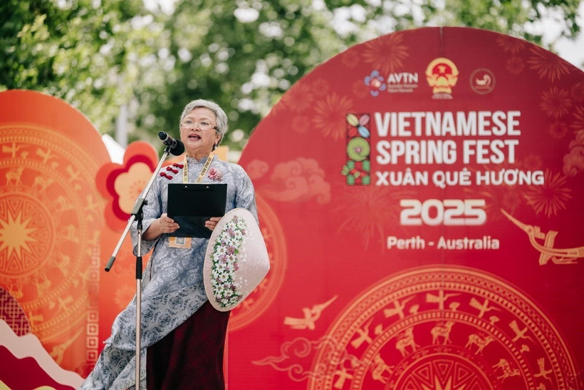 Chủ tịch Hội Phụ nữ Tây Australia Hồng Jackson là một trong những kiều bào tích cực tham gia hưởng ứng các hoạt động hướng về đất nước, quê hương. (Ảnh: TTXVN phát)