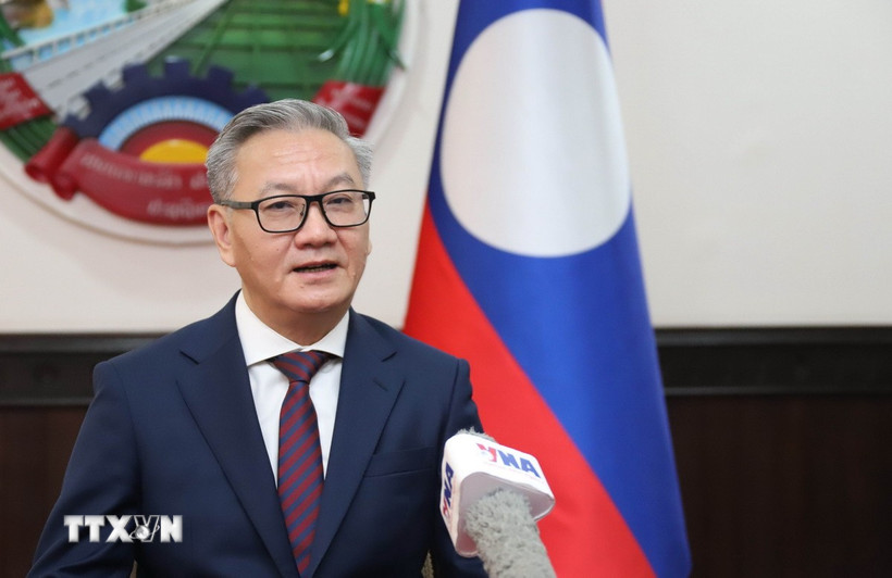 Bộ trưởng Ngoại giao Lào Thongsavanh Phomvihane chia sẻ về vai trò của báo chí cách mạng Việt Nam. (Ảnh: Xuân Tú/TTXVN)