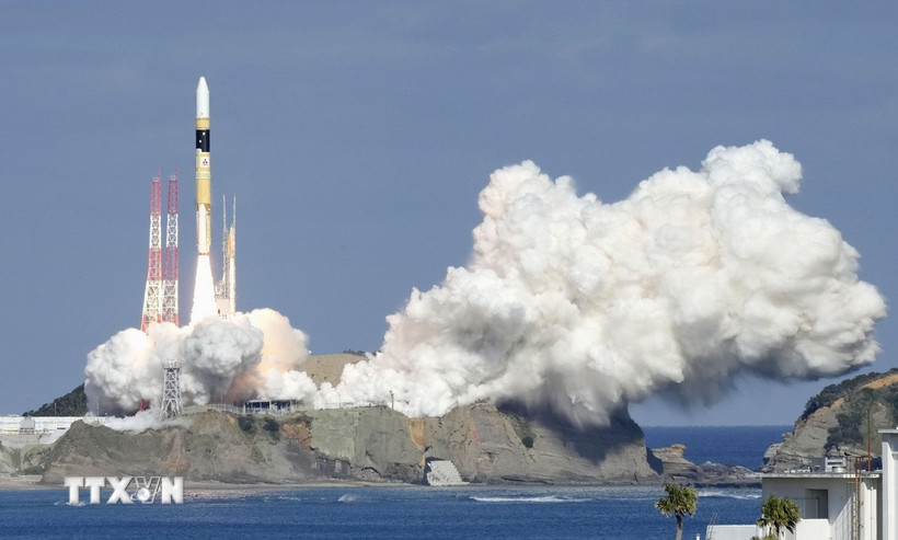 Tên lửa H2A mang theo vệ tinh quang học Kogaku-8 rời bệ phóng tại Trung tâm Vũ trụ Tanegashima ở tỉnh Kagoshima (Nhật Bản), ngày 12/1/2024. (Ảnh: Kyodo/TTXVN)