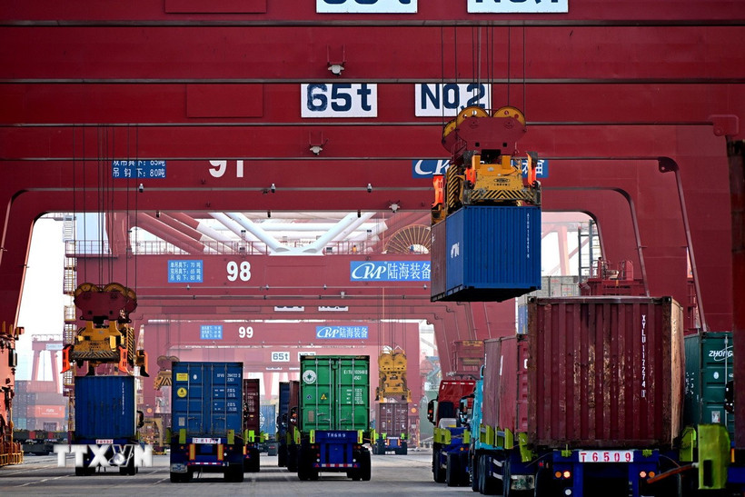 Quang cảnh cảng hàng hóa tại Thanh Đảo, tỉnh Sơn Đông (Trung Quốc). (Ảnh: THX/TTXVN)