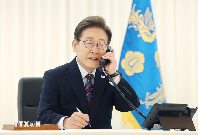 Tổng thống Hàn Quốc Lee Jae Myung trong một cuộc điện đàm. (Ảnh: Yonhap/TTXVN)