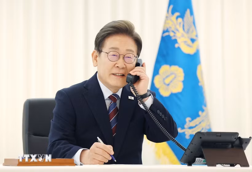 Tổng thống Hàn Quốc Lee Jae Myung trong một cuộc điện đàm. (Ảnh: Yonhap/TTXVN)