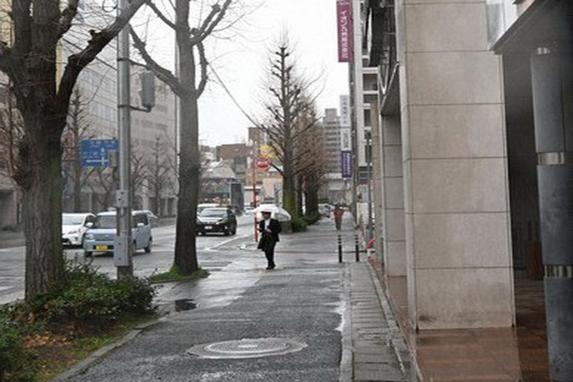 Vỉa hè nơi phát hiện thi thể bé trai, ngày 15/3/2025. (Nguồn: The Mainichi)