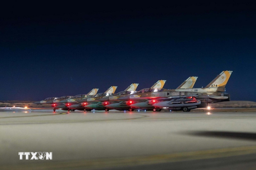 Máy bay của Lực lượng phòng vệ Israel được triển khai, chuẩn bị tham gia chiến dịch tấn công Iran, ngày 13/6/2025. (Ảnh: THX/TTXVN)
