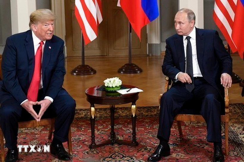 Tổng thống Nga Vladimir Putin (phải) và Tổng thống Mỹ Donald Trump tại cuộc gặp ở Helsinki (Phần Lan), hồi tháng 7/2018. (Ảnh: THX/TTXVN)