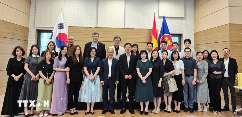 Đoàn Ủy ban Nhà nước về người Việt Nam ở nước ngoài gặp gỡ đại diện các hội đoàn người Việt tại Hàn Quốc. (Ảnh: Đức Thắng/TTXVN)