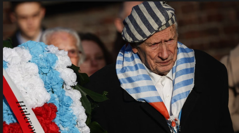 Những người sống sót sau cuộc thảm sát Holocaust tham gia buổi lễ kỷ niệm 80 năm ngày giải phóng trại Auschwitz-Birkenau ở Oswiecim (Ba Lan). (Nguồn: Getty Images/The Guardian)