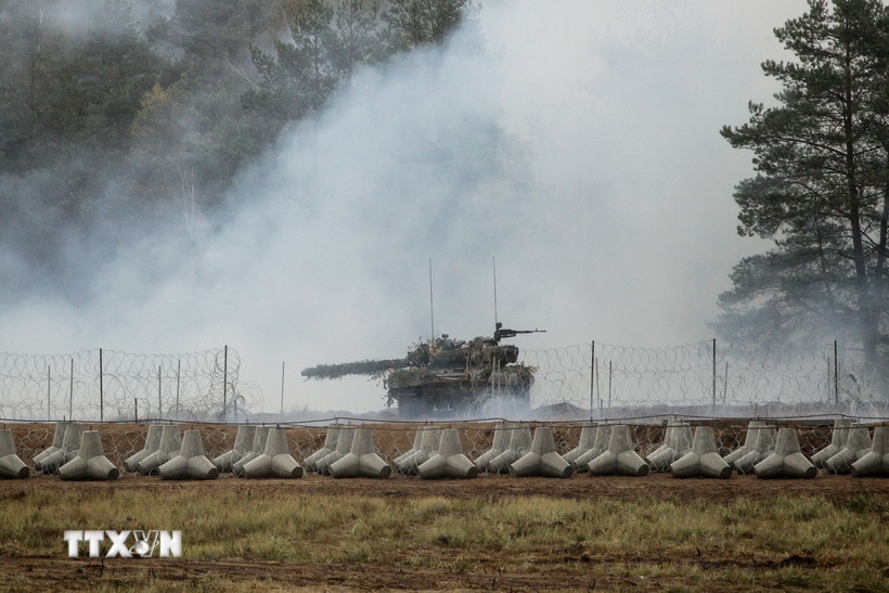 Binh sỹ Ba Lan tham gia cuộc tập trận "Shield East" tại thao trường ở Orzysz, miền Bắc nước này. (Ảnh: PAP/TTXVN)