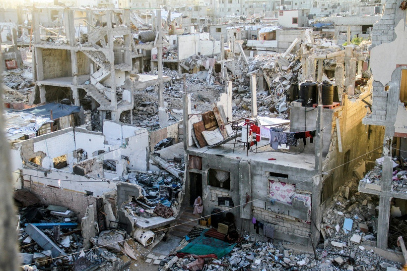 Cảnh đổ nát sau các cuộc không kích của Israel xuống miền Bắc Dải Gaza. (Ảnh: THX/TTXVN)