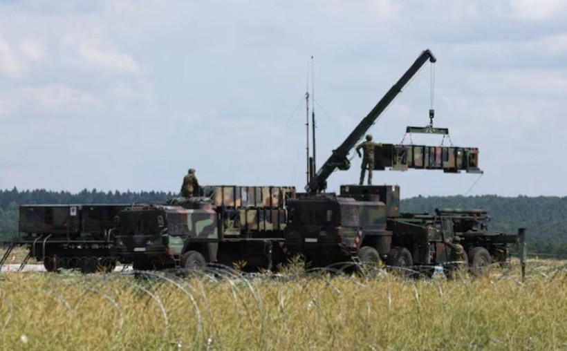 Hệ thống phòng không Patriot của Đức tại căn cứ quân sự gần Zamosc (Ba Lan). (Ảnh: Reuters/TTXVN)